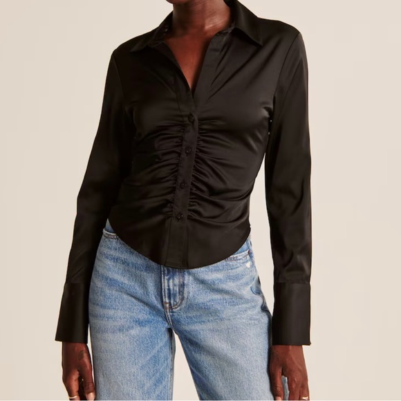 Abercrombie & Fitch Long-Sleeve Satin Ruched Button-Up Shirt. Cream color. XL. - Picture 4 of 5